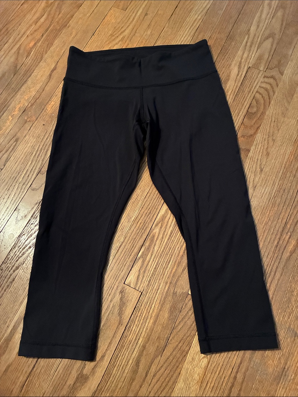 lululemon athletica Black Cropped Athletic Capris